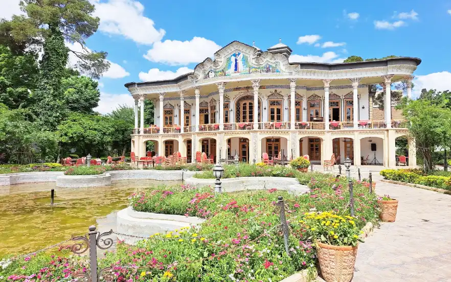 کافه‌رستوران عمارت شاپوری؛ طعم اصیل در قلب تاریخ شیراز